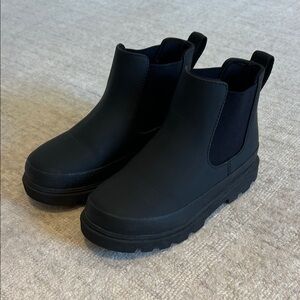 Unisex Native Shoes Kensington Chelsea Black Ankle Boots, size 12.